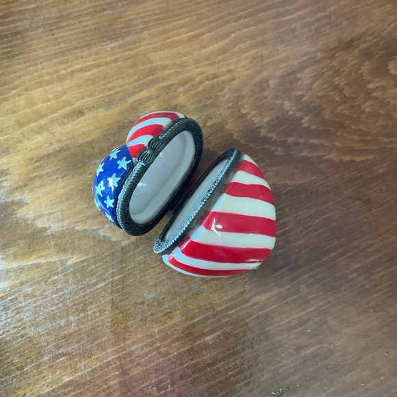 Ceramic Trinket Box Jewelry/Pill Box Storage Heart Shaped American Flag - Picture 2 of 6